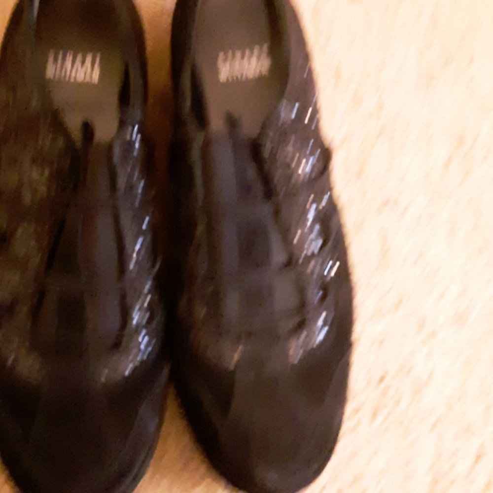 Women's shoes